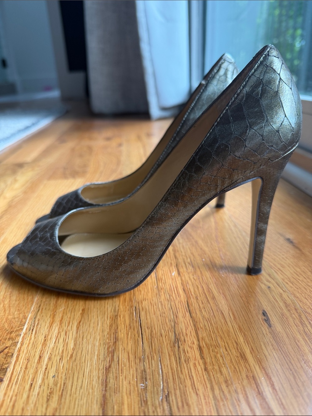 Enzo Angiolini Metallic Brown Gray Croc-Embossed Peep-Toe Pumps